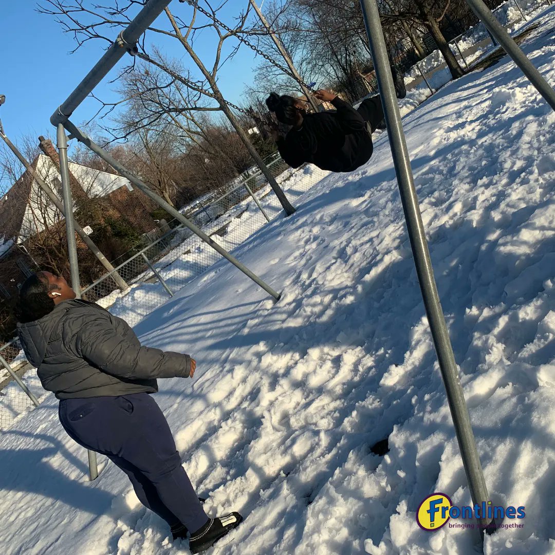 frontlinesto's tweet photo. Visit our website and register now for our Rooted Program.We had our teens go outside to the park and participate in a workshop where they learned about the benefits of nature to the human body and mind 🍃 ❄️ 💆♂️ #torontoyouth #torontocommunity #torontoprogram #torontopark https://t.co/eUmm1QdbBt