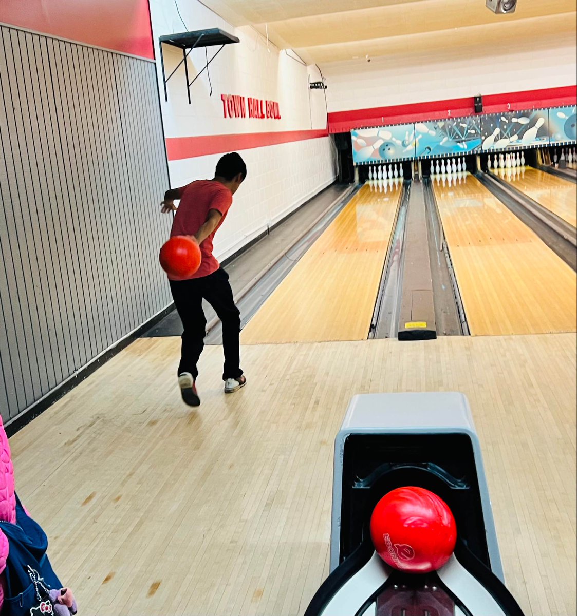 MEBClub's tweet photo. BOLICHEEEE!!! en este paseo el club fue a jugar boliche asiendo equipos. 😄
Espero que todos se hallan divertido en este paseo y gracias por estar en Bilingual club. 😊 https://t.co/RHFXg9flUC