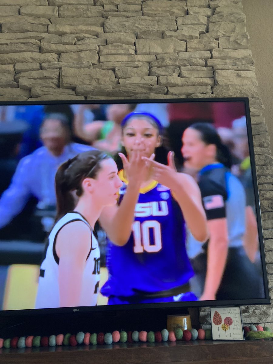matthewsmith112's tweet photo. @Iowa_Recruiting Great sportmanship huh?  Puke 🤢 https://t.co/lUOV4mEbkO