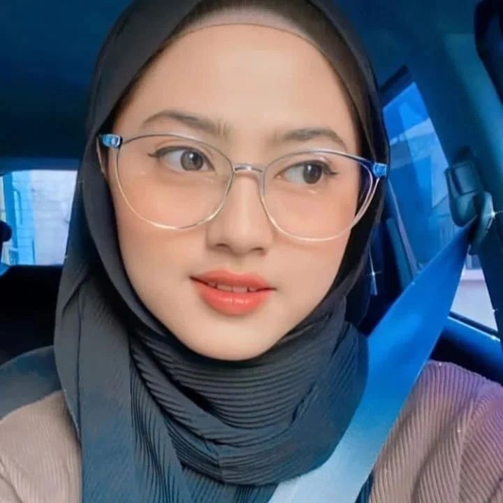 NidiaShintia's tweet photo. Assalamualaikum

#muslim #muslimahcantik #outfitoftheday #cewekhijabcantik #catatanhijrah #viral #selebgram #selebgramhijab #selebgramcantik #jomblofisabilillah #jakartafood #jomblo #cinta #sayang #cewesma #cewekhijabers #yukhijrah #tanjungpinang #tiktok #trendhijabootd https://t.co/JSaNu0NGFE