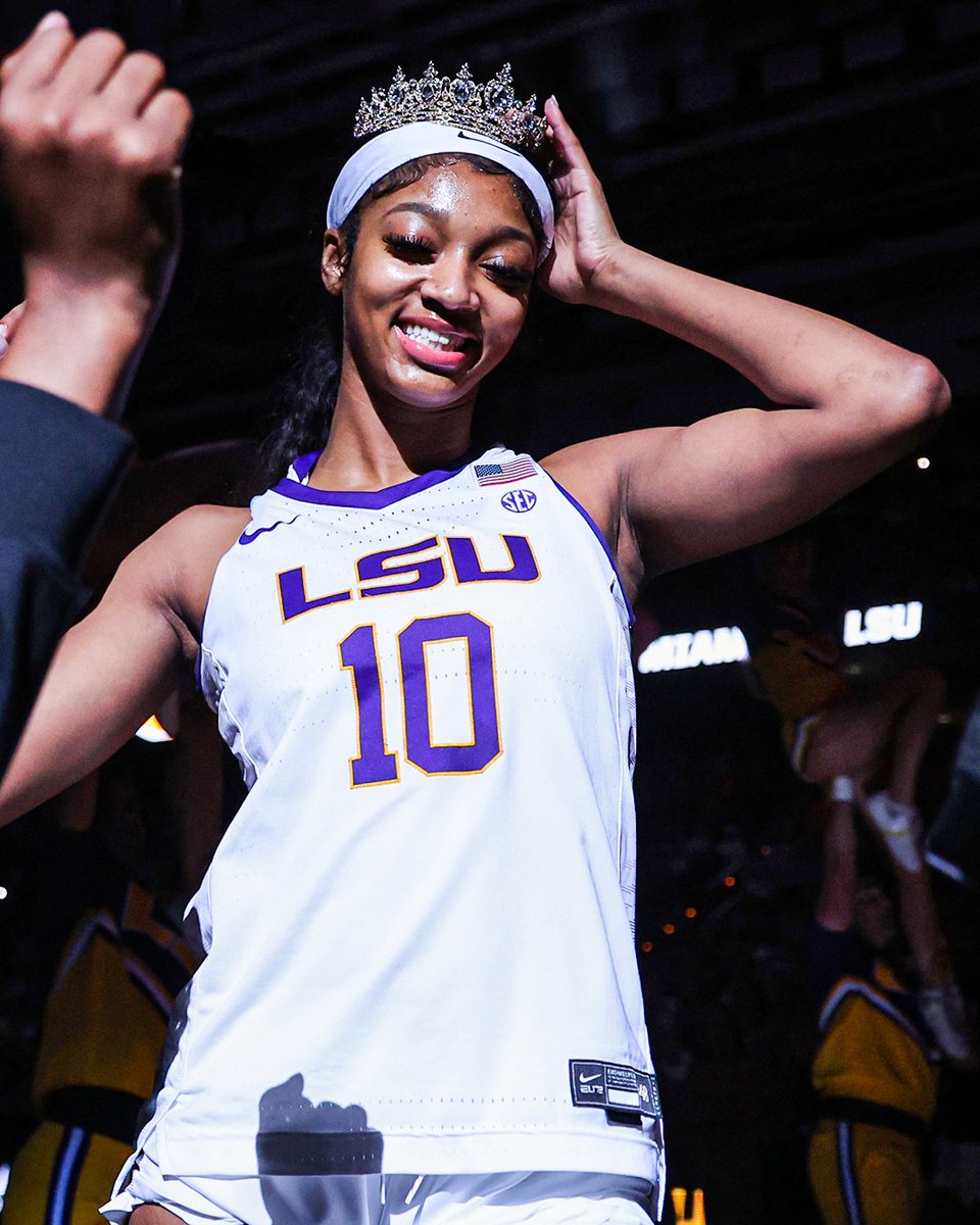 Angel Reese is named the 2023 Most Outstanding Player in the NCAA Tournament 🏆 She had a double-double in EVERY GAME 👏 - 34 PTS | 15 REB - 25 PTS | 24 REB - 17 PTS | 12 REB - 13 PTS | 18 REB - 24 PTS | 12 REB - 15 PTS | 10 REB