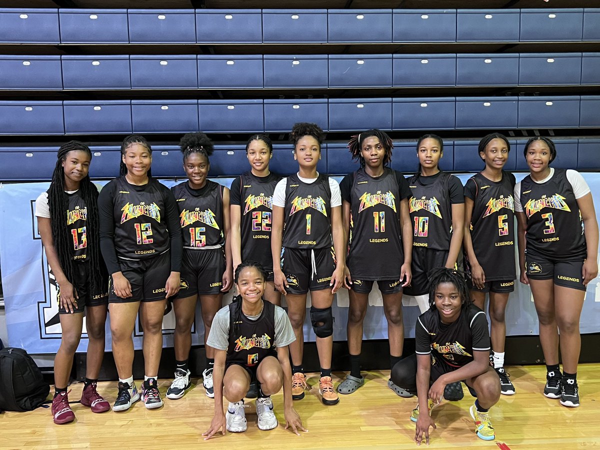 thwhitehead's tweet photo. Team Huncho Nxt-Up, straight pit bull puppies 🐶 These young ladies are relentless, ferocious, and fearless😈 First tournament and their chemistry is amazing. 2-1,Our backcourt is on 1000 on both ends. #theyready #knowthename #thegreatestWhiteheadofthemall♠️ https://t.co/Cj6WA9S3AB