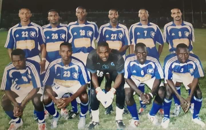 Alshambati1's tweet photo. الهلال 2005
وقوفاً: 
هيثم مصطفي 
حموده بشير 
هيثم طمبل 
أنور الشعله 
عمر بخيت 
قودوين
جلوساً: 
عمار مرق 
ريتشارد جاستن 
المعز محجوب 
مجاهد محمد احمد
 مهند الطاهر https://t.co/ttMUbDxKQp