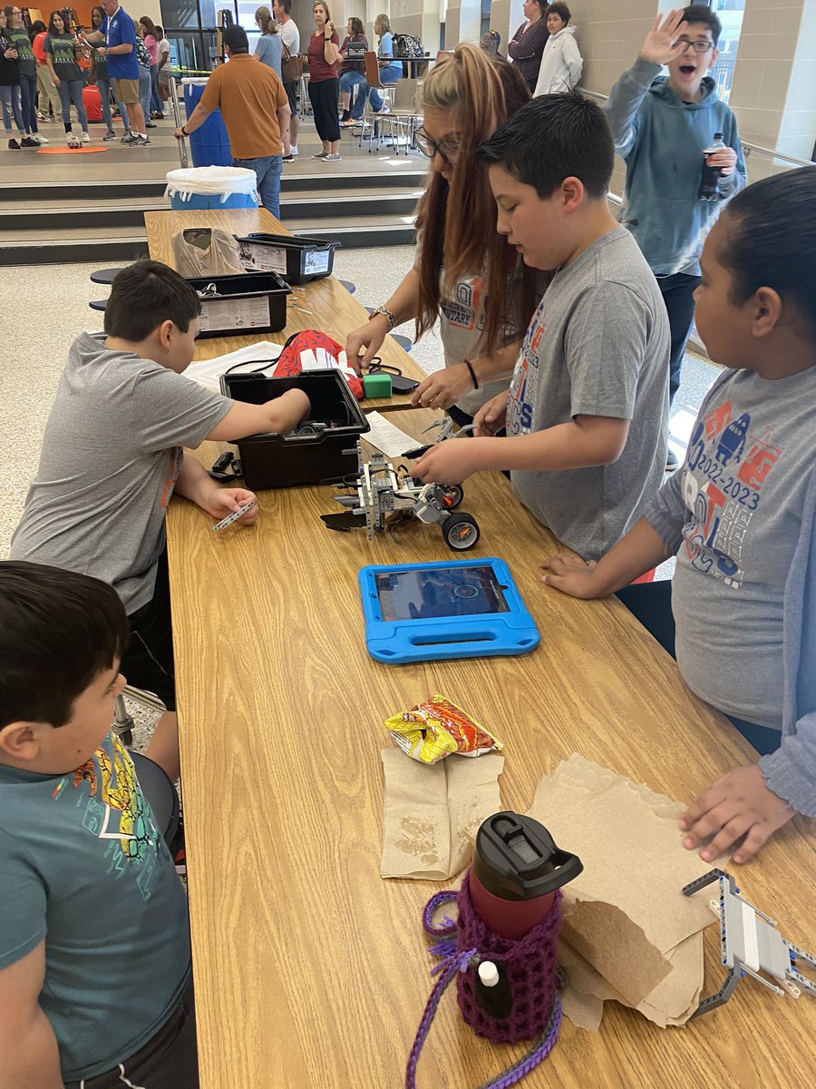 stemlpisd's tweet photo. What an AMAZING LPISD Battle Bots!

Our students and coaches really worked extremely hard on their bots. The amount of time, dedication and engineering that was put into each and every team.

Way to go LPISD Robotics! 
LPISD STEM Team is so proud of everyone! @lpisd @wgjackso https://t.co/ozE6F95tKr