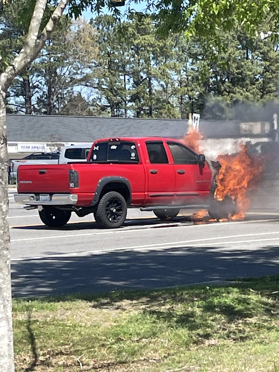 laurafielden's tweet photo. @KobaltTools and @Lowes 
Our kobalt tool box saved a lot of our stuff in the fire.. glad it’s built tough. I think we are forever customers now https://t.co/lt1PQU9pyf