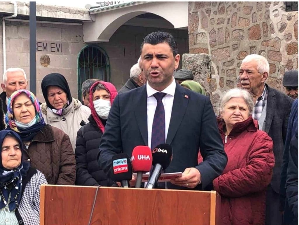 NE KADAR OLDU? on Twitter: "Alevi Ocakları İnanç ve Kültür Derneği Başkanı Emrah Uslu: Kemal Kılıçdaroğlu bir Alevi değildir! olamaz da, biz Aleviler seccadeye bırakın ayakkabıyla basmayı, baş köşede saklarız. - Sanki