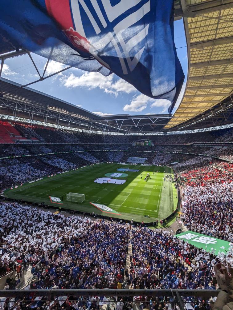 jasonflynn999's tweet photo. Perfect Day #bwfc #PapaJohnsTrophyFinal #winners https://t.co/zIKdS05l2d