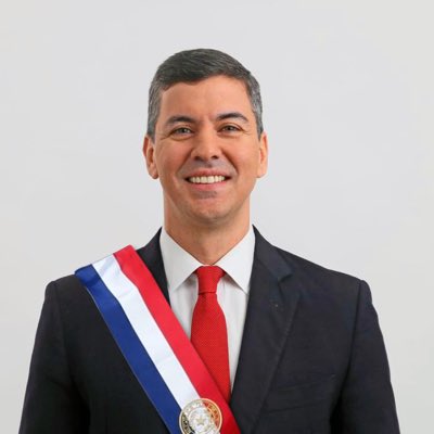 SantiPenaOK's tweet photo. Preparando el traje, con la banda Presidencial. Ya está liquidado el expediente.  
#NuevaFotoDePerfil https://t.co/DwomvfPAhB