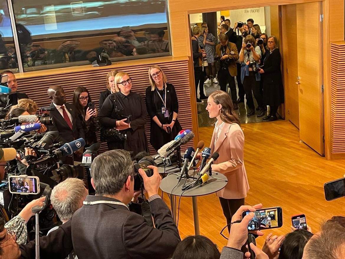 Finská premiérka Sanna Marinová uznala porážku ve volbách, její sociální demokrace skončila až třetí. Zde je pro vás všechno, co jste nejspíš nikdy nechtěli nebo nepotřebovali vědět o výsledku finských voleb: /1