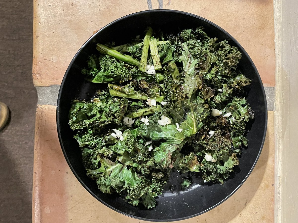 blogappetit's tweet photo. I may never prepare #kale any other way! #Grilled whole and then roughly chopped with grilled #redonions, raw #garlic, #sumac #oliveoil and #salt and #pepper. A little chopped #preservedlemon would have been nice, but I was #camping. #campinglife #vegetables https://t.co/gqSageEl3Q