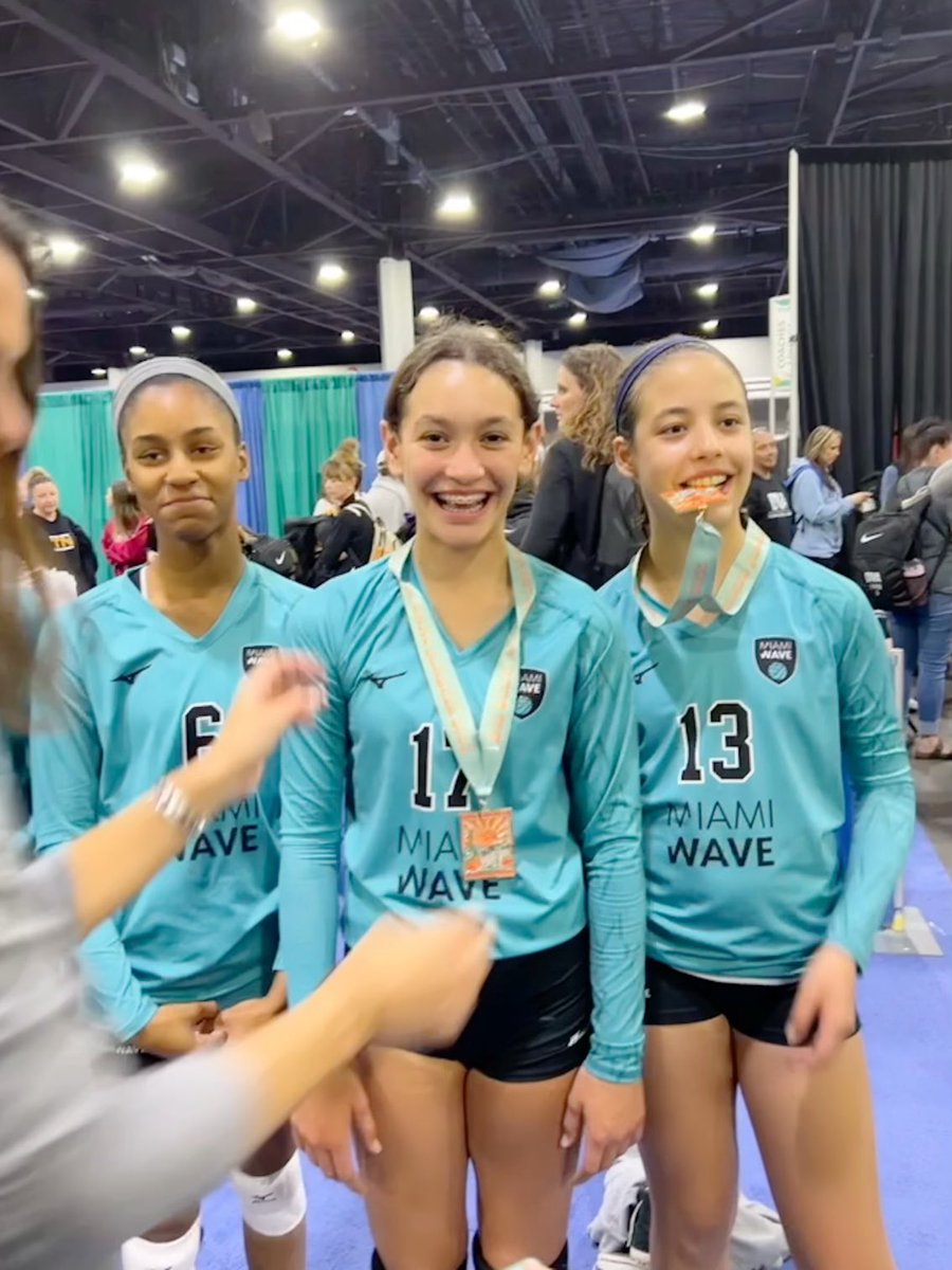 ZichellaEric's tweet photo. I am so proud of my daughter's volleyball team for bringing home the gold medal in their age group at the largest volleyball event in North America! Can't wait to see them compete in Nationals in Minneapolis. ππ₯ @usavolleyball @BigSouthGA #miamiwave https://t.co/GnlQQkIDdl