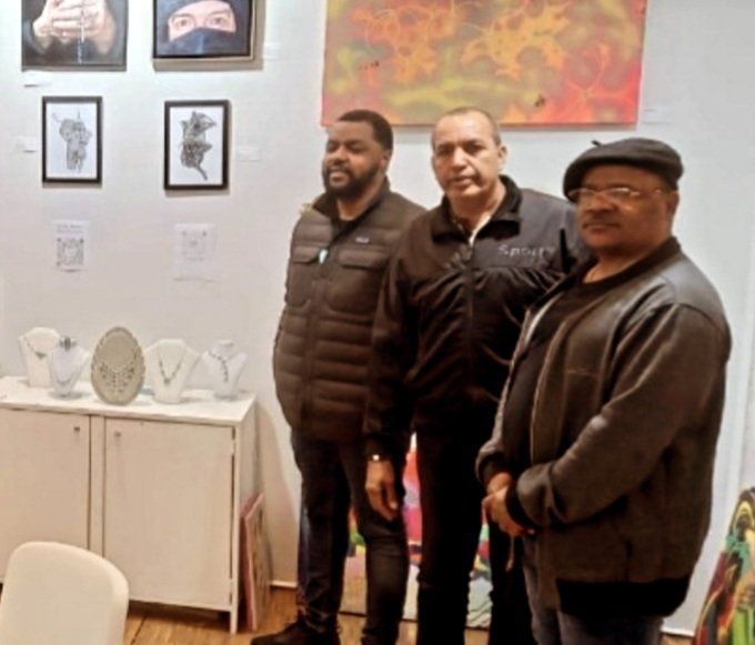 Excelentes pinturas y joyas artesanales en Larimar son exhibidas por la Delegación Dominicana, en el marco de la 31 edición de ARTSHOPPING PARIS 2023, en el CARROUSEL DU LOUVRE.