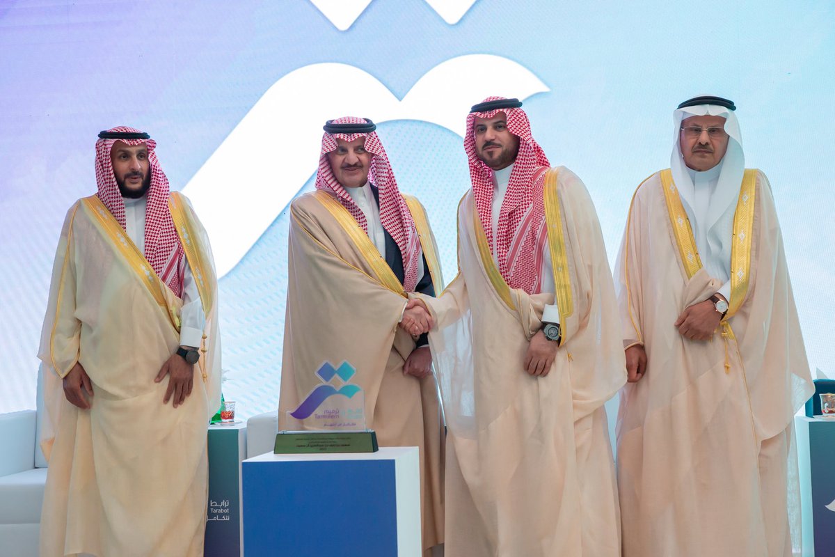 emara_sharqia's tweet photo. وقدم رئيس مجلس إدارة ترميم في نهاية كلمته الشكر والتقدير لسمو أمير الشرقية راعي الاحتفال على دعمه الدائم لأعمال الجمعية وسمو نائبه لدعمه المتواصل ، كما شكر جميع الحضور ورجال الخير على مشاركتهم الاحتفال  وعلى دعم الجمعية لتحقيق تطلعات مستفيديها.

وتم خلال الاحتفال تقديم عرض مرئي عن إنجازات جمعية ترابط ، كما تم استعراض مشاريعها ، بالإضافة إلى تقديم عرض مرئي عن مشاريع جمعية ترميم ، كما تم الاستماع لكلمة احدى مستفيدات جمعية ترميم ، حيث تحدثت عن كيفية تحول حياتها للأفضل بدعم أصحاب الأيادي البيضاء .