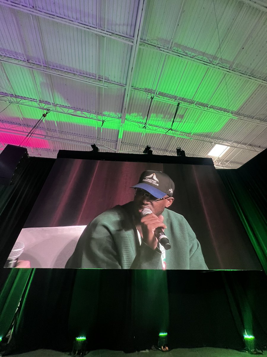 Travonne's tweet photo. thank you @MiamiNFTweek #getabar https://t.co/N82ZJbsnpE
