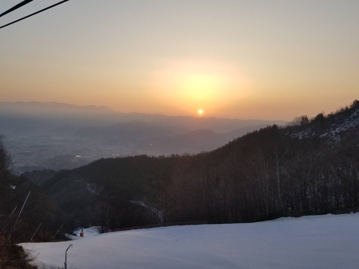 Hakuba_47's tweet photo. ゴンドラスタッフ朝一リポート!
今朝の朝イチも美しかった~☀️✨
#hakuba47 #hakuba #hakubavalley #白馬47 #白馬 #スキー #スノーボード #skiing #snowboarding #全面滑走可能 #春スキー #ザラメ #cornsnow #薄着 #朝一 #日の出 #gondola #Line8 #ゴンドラ https://t.co/Xn5EKtqq8O