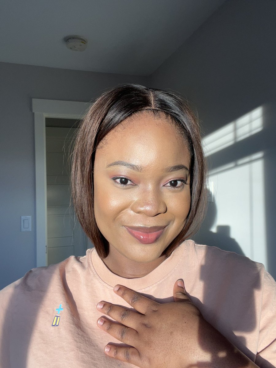 TheeComfortShow's tweet image. If beauty was a person, it’d be me😌