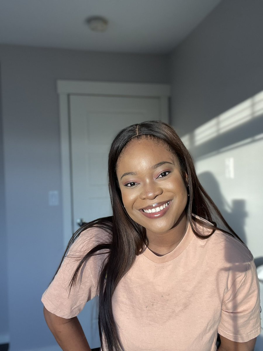 TheeComfortShow's tweet image. If beauty was a person, it’d be me😌