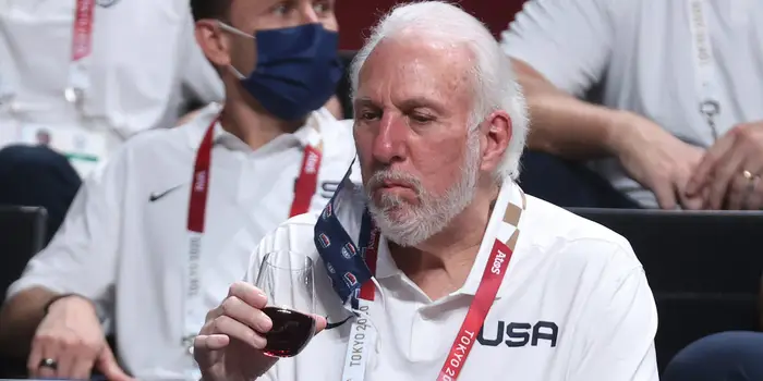 jrr_rj12345's tweet photo. Pop finishing out the season from the bench >>> #SASvsSAC https://t.co/WYg0nqzosV