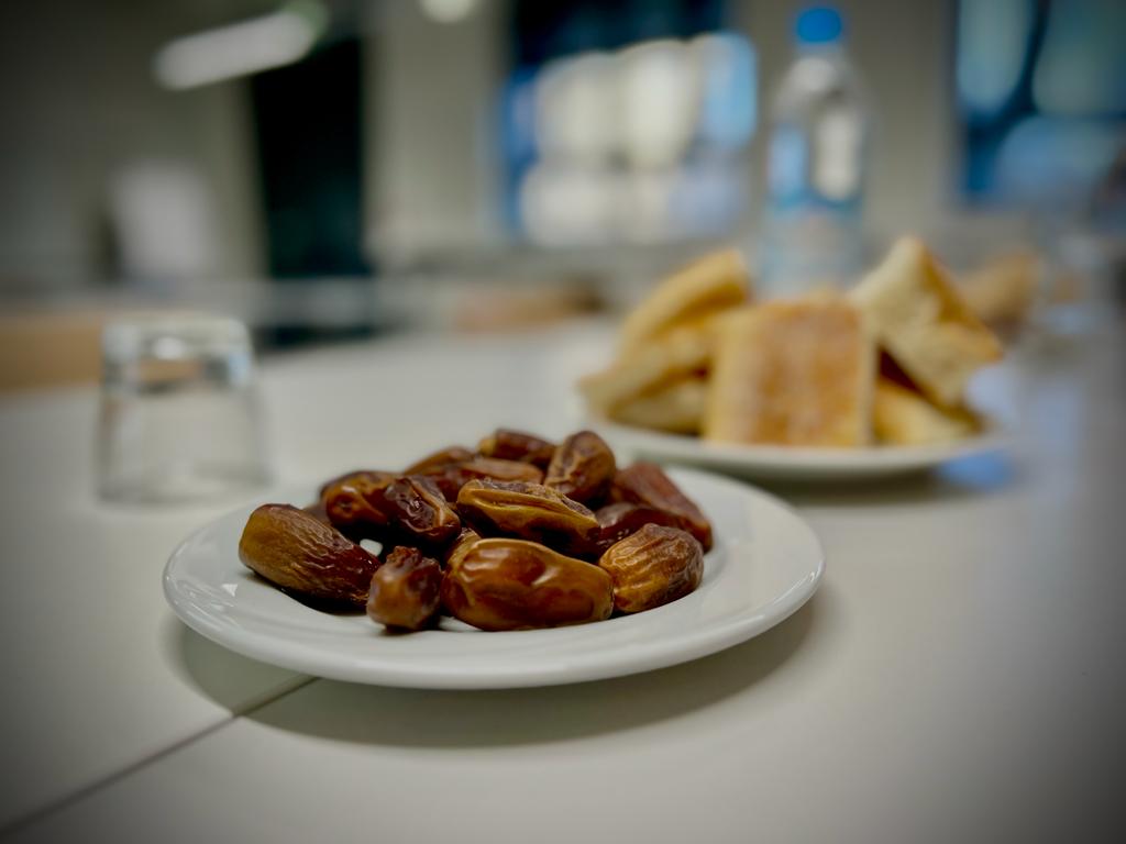 IDIZEM's tweet image. Bildung geht (auch) durch den Magen: unser Vortrag zum Fastenmonat Ramadan an der Münchner Volkshochschule @vhs_muenchen mit anschließendem Iftar.
#Iftar #fasten #Ramadan #ramadankareem