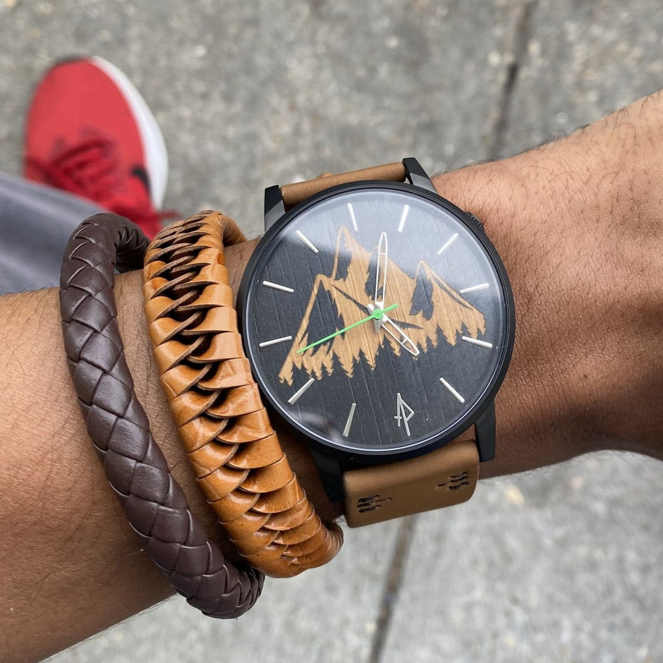 WesternArms_cc's tweet photo. Wood watches are lightweight, simple, and only $19.99. πΊπΈπ³πͺ#woodwatch #apachepine https://t.co/RQLP4QS5kv https://t.co/ycudLDq4T6