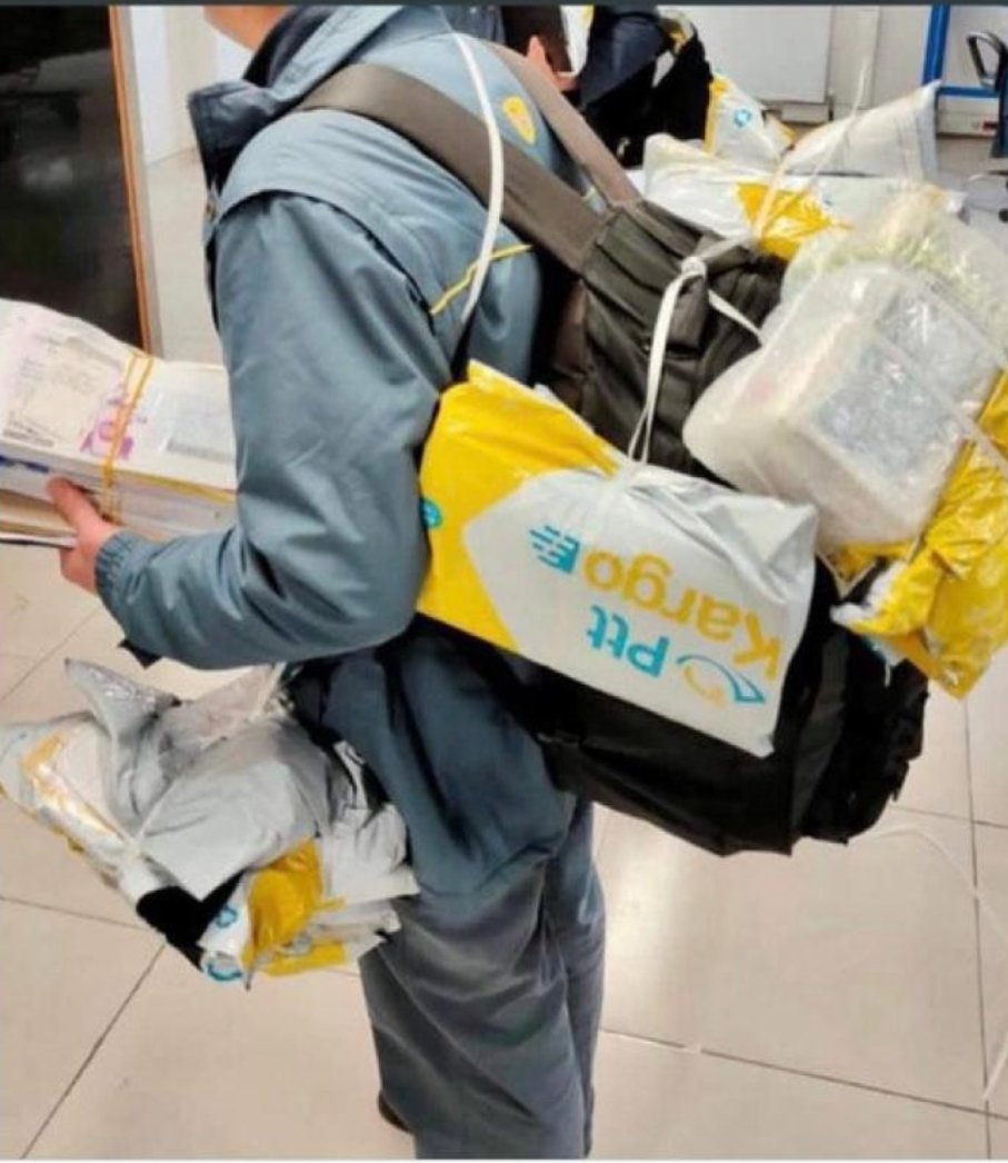 Yıl 2023 ve PTT'li Yöneticilerin Personellerini Düşürdüğü Durum. Yazıklar Olsun Böyle Düzene... İnsanlık Mıydı Bu? #ptt #kargo #pttkargo #postaci #istifa #hakangulten