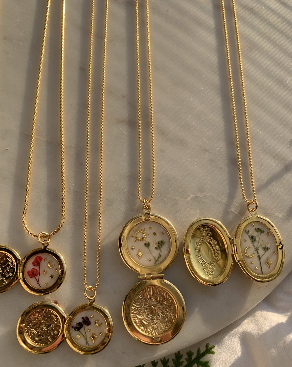 alwayssmileback's tweet photo. flower filled lockets are now live 💐💫✨ https://t.co/VfBPQ0E4zB