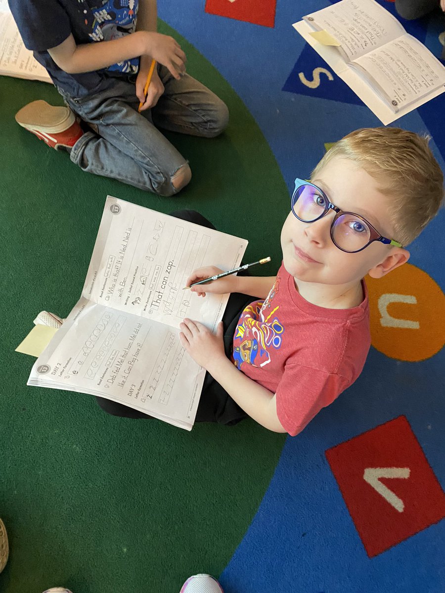 kelly_armfelt's tweet photo. Look at these writers! Showing off their lowercase letter formation and word writing skills! #gettingreadyforfirst https://t.co/gojTpT676b