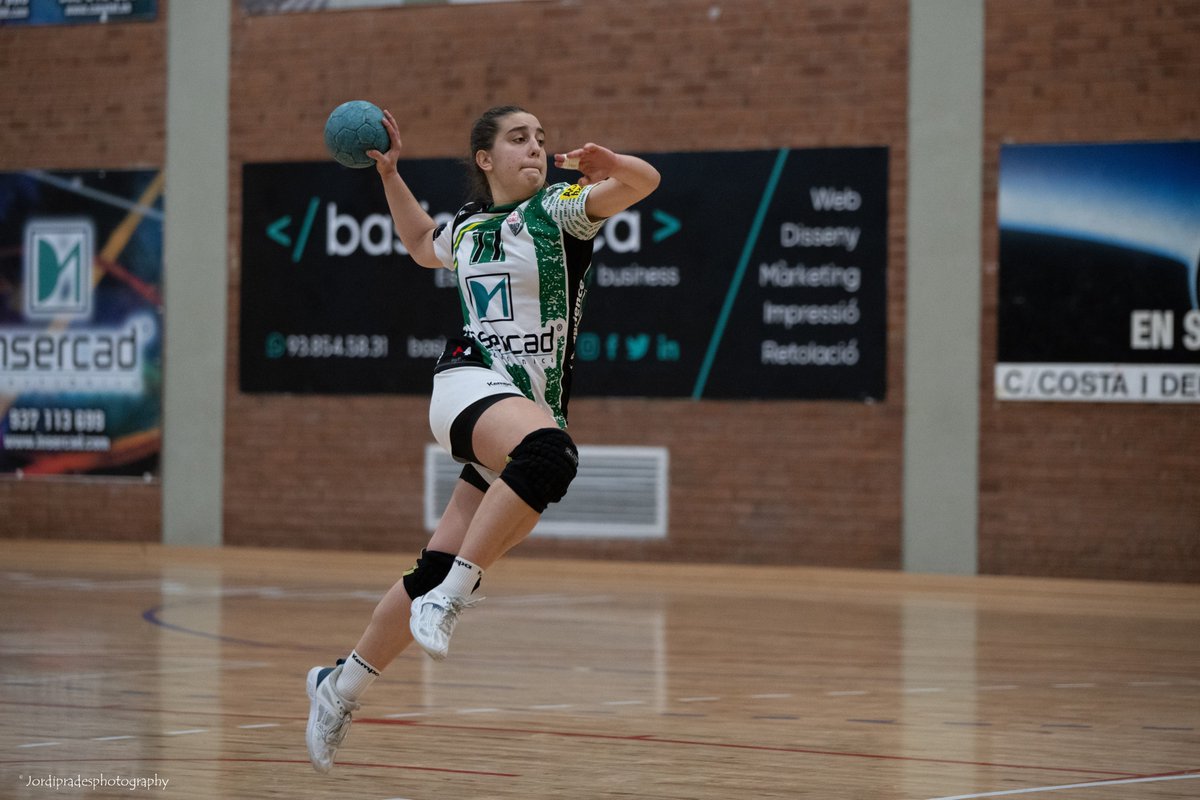 🤾‍♀️ 1a Cat. Sènior Fem. - fase per al títol: @oargracia 44 - @HSantQuirze 22 Partit complet de les gracienques que se situen líders en solitari. 👏👏👏 Més 📷 de @jprades68 al web. #forçaOAR @sbdesport #70anysOAR