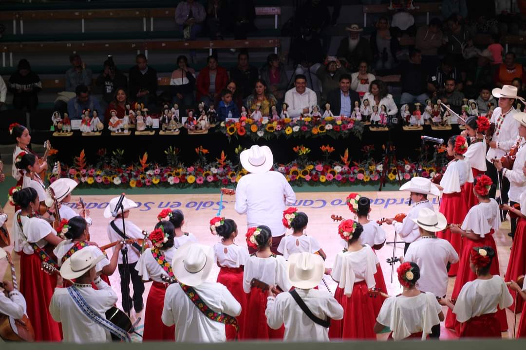 San Joaquín Pueblo Mágico
Concurso Nacional de Baile de Huapango Huasteco 2023
😍😍🫶☺️

#HuapangoHuasteco
#familiahuapanguera
#folclore 
#tradiciones
#ColoresMágicos
#turismocultural