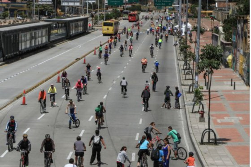 Penalosa_G's tweet photo. A place to meet each other as equals.
This is what I love the most of #OpenStreets programs.
Before immigrating to Canada, in Bogota I took a small program Ciclovia, had few kilometers and participants, multiplied to 121Km/75mi every Sunday & holiday, over 1 million PEOPLE. Joy! https://t.co/XmXx4RA0Vp
