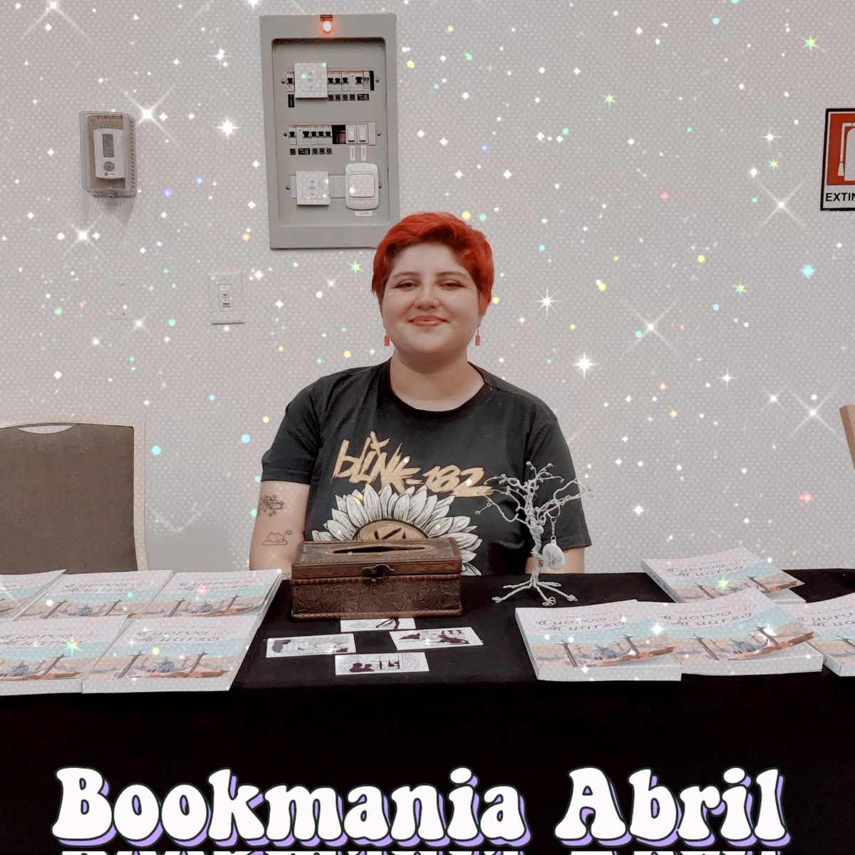 Hoy fuimos con mi editora (que odia las fotos) a la feria Bookmania y nos fue super bien 🥺
soy feliz ♡♡♡♡