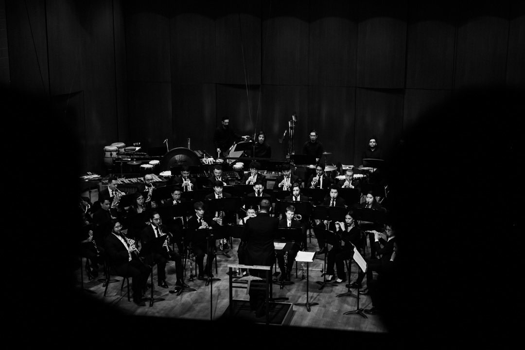 On the air! 

#fujifilm_xseries #fujifilm #teather #blacknwhite