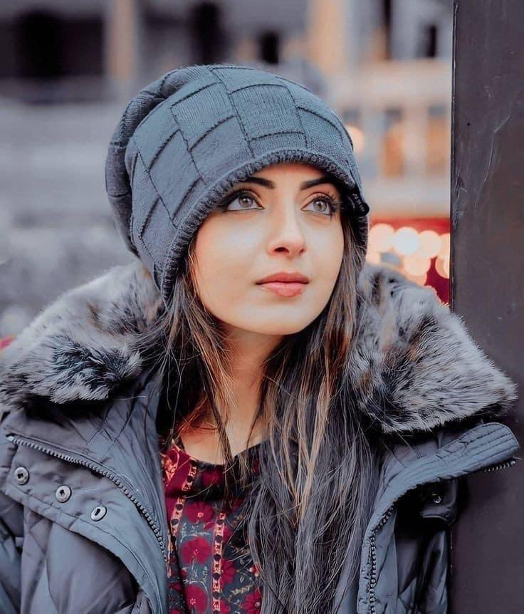 "وأحب الليّن، لا يهمني شكلك، ثقافتك، محيطك . دائمًا يبهرني الشخص الذي يخاف من أثر كلماته في قلب غيره"