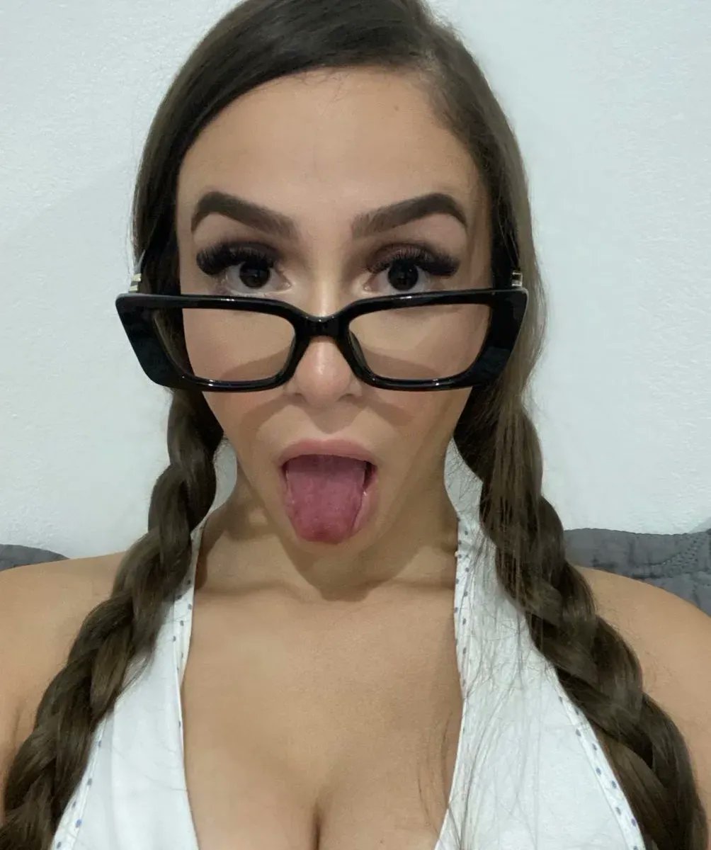 queenyasmineoff's tweet photo. J'suis trop bonne en #écolière 🤓

🔞Retweet et envoi moi la preuve que tu me suis sur snap, et je t'envoi cette tenue sans mon tanga en mp 😏

 👉 https://t.co/XNwvtwejMr https://t.co/NoiJoBZyBj