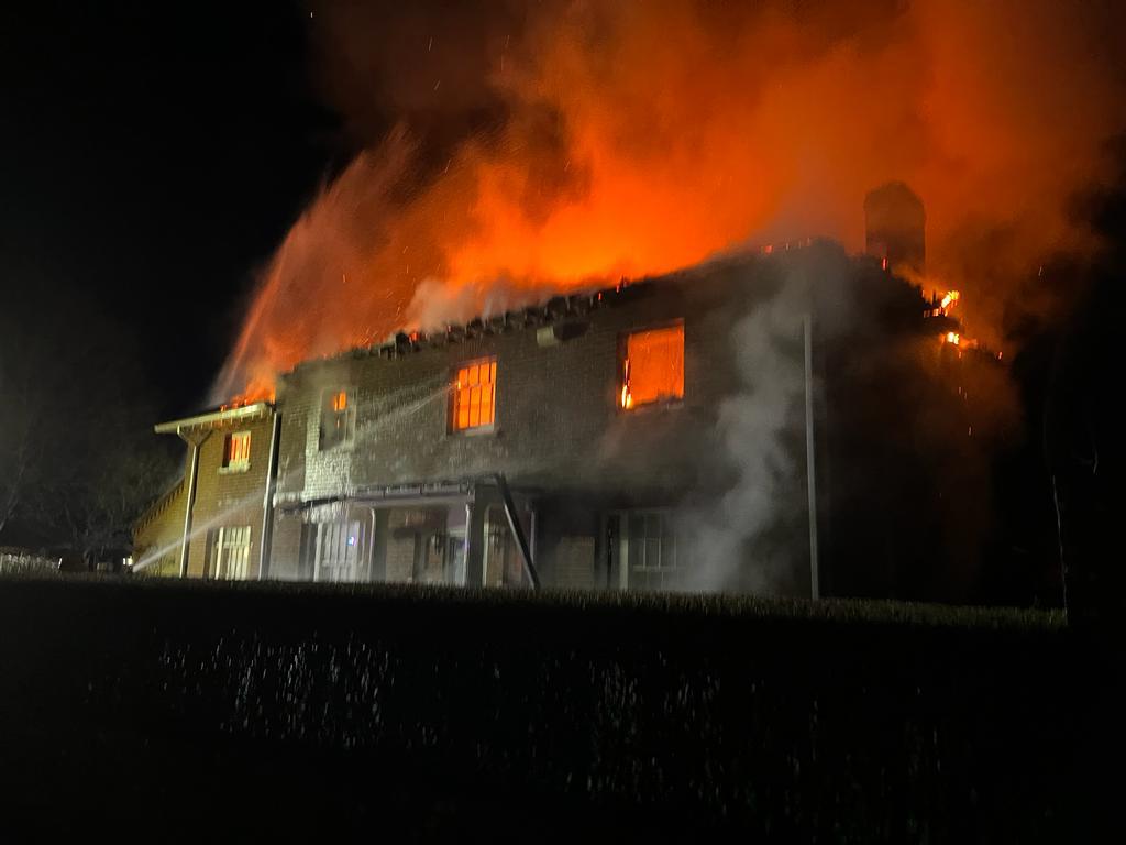 Firefighters from seven stations responded to a house fire in Alresford in the early hours of this morning. A relief crew will remain on the scene this morning to dampen down.

Read the full story ➡️ bit.ly/AlresfordBlaze