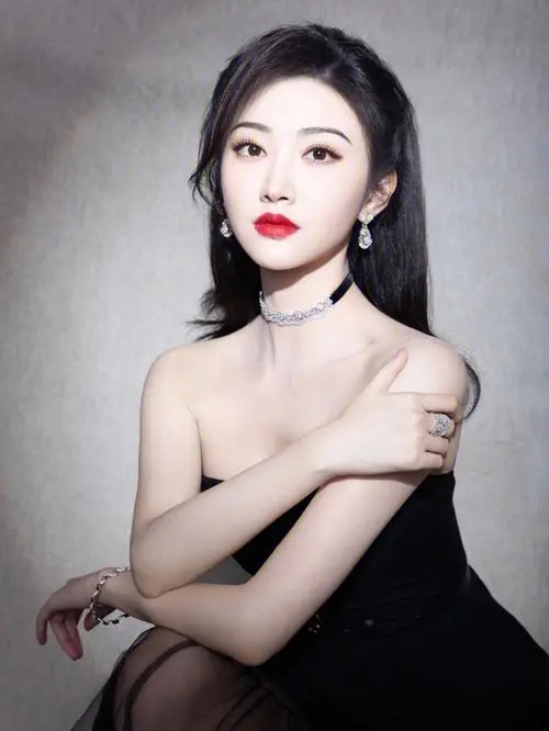 nabelnst's tweet photo. 李微敖 张继科 景甜 到底是什么关系？我想问的是私密照片视频谁弄的 #景甜 #张继科https://t.co/zI58llF4ov https://t.co/aMAuYATzQb