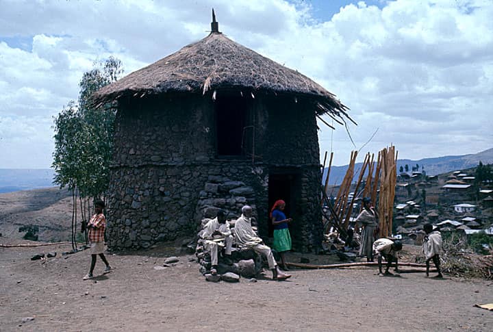 OwulaJB's tweet photo. A traditional home @ Lalibela, Ethiopia,1973 https://t.co/37LTDS6LvY