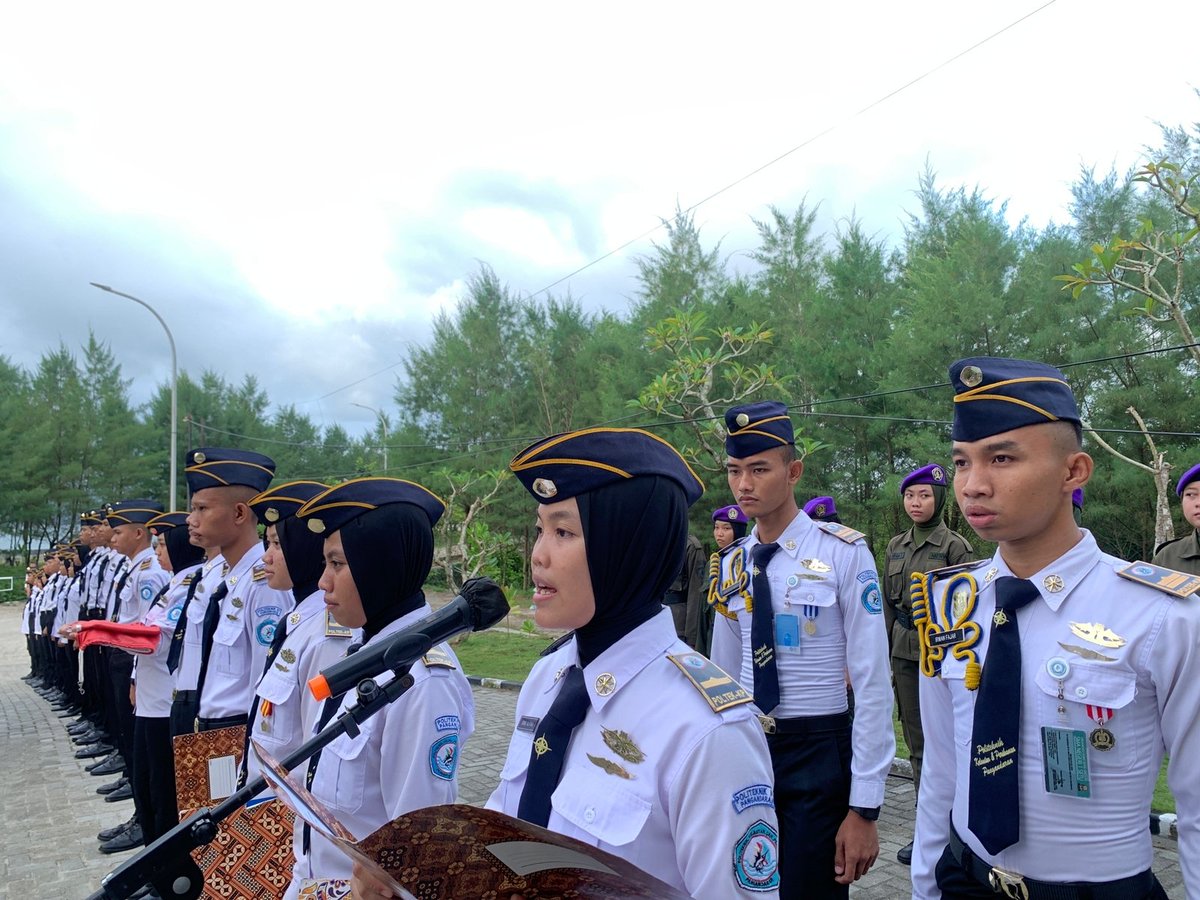 pkp_pangandaran's tweet image. Kegiatan upacara bendera taruna/i PKPP 3 April 2023

@kkpgoid @kkpgoid @pusdikkp 

#Politeknikkppangandaran
#PKPP
#WBK2023