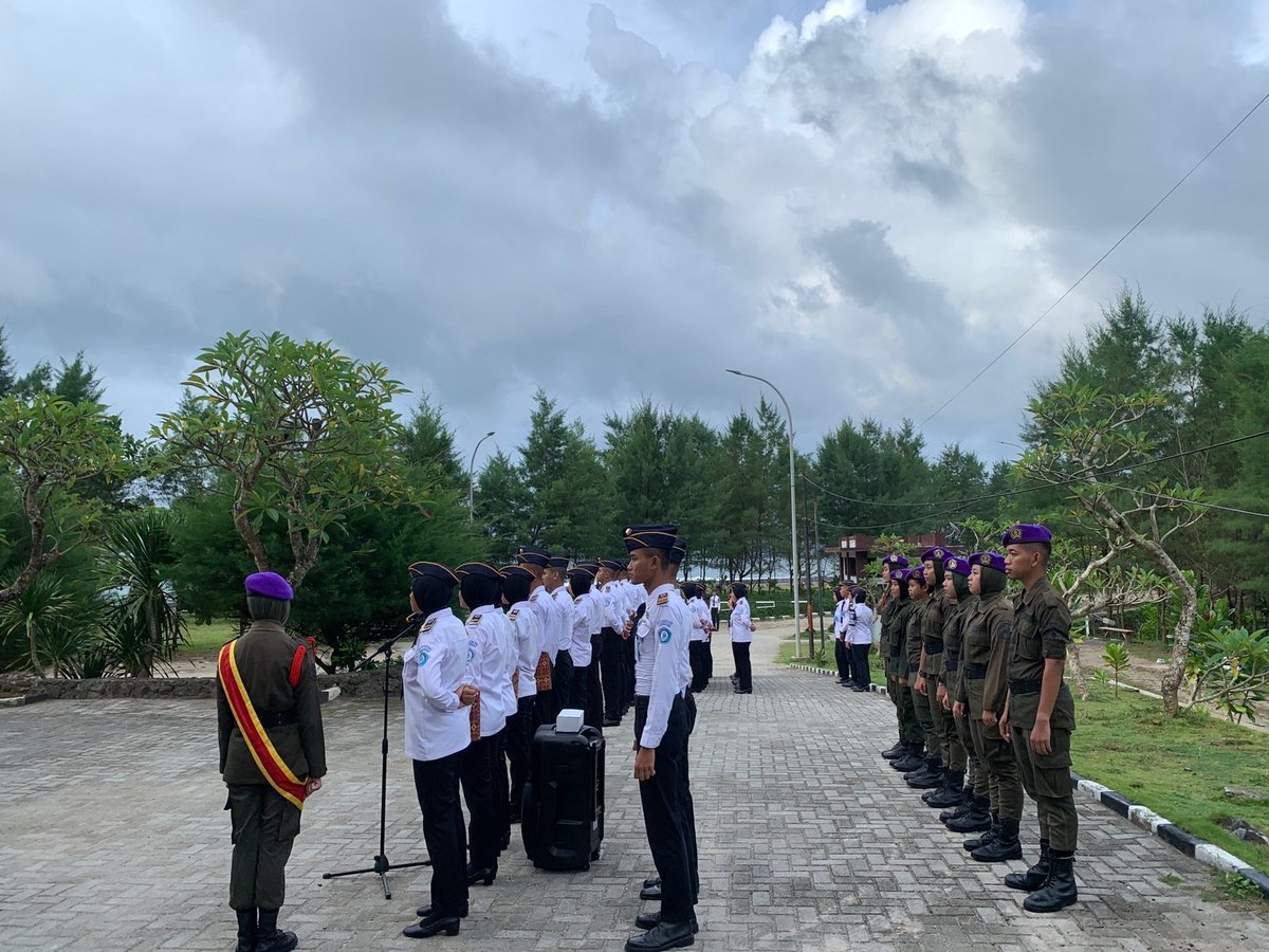 pkp_pangandaran's tweet image. Kegiatan upacara bendera taruna/i PKPP 3 April 2023

@kkpgoid @kkpgoid @pusdikkp 

#Politeknikkppangandaran
#PKPP
#WBK2023