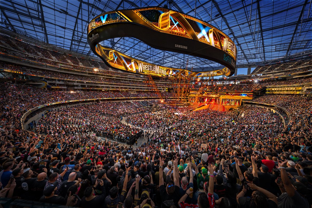 SoFiStadium's tweet image. The @WWE is our new Undisputed Attendance Champion 🏆

#WrestleMania sets a new live-attendance record with 161,892 fans over the course of two extraordinary nights at #SoFiStadium!
