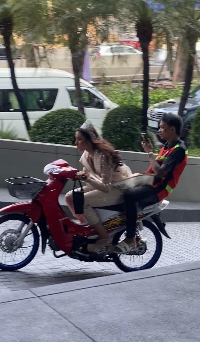 volleyppk's tweet image. เชียร์คนนี้ มิสแกรนด์ระย๊องงงงง
พี่ขับเองน้อง เดี๋ยวไม่ทันกองประกวด
สร้างตำนานตั้งแต่เริ่ม555555555555