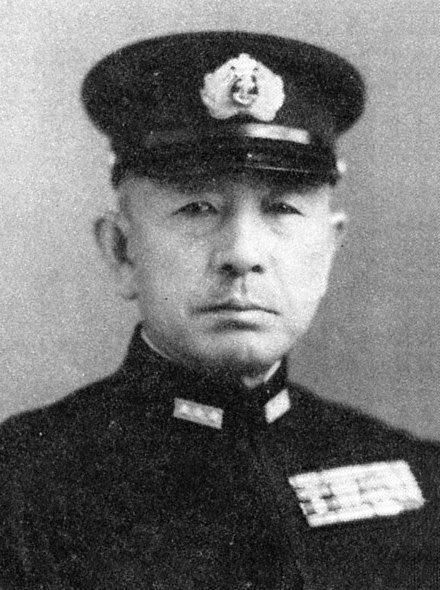 USSCV8's tweet photo. #海军乙事件 1903届江田岛毕业生，旧日本海军大将。1944年3月31日，也是山本五十六被击落后将整一年，这一位联合舰队总司令和前任同样坠落在荒芜的太平洋小岛上。
只不过这次是天气原因，而海军甲事件则是美军情报部门策划的。 https://t.co/2b0ePlBS2H