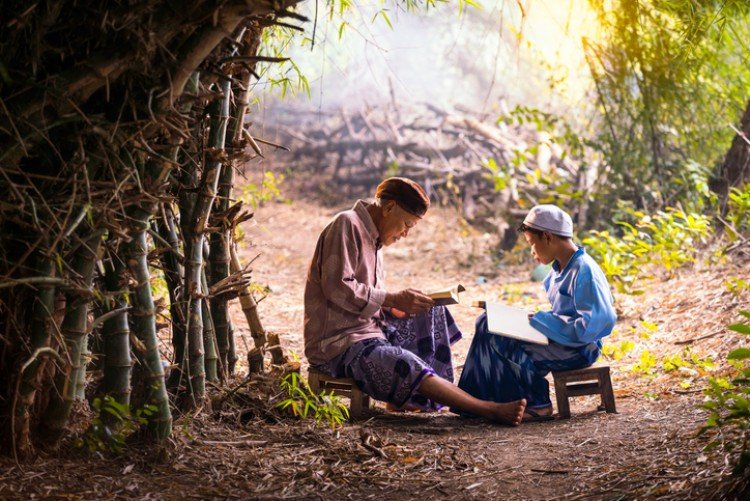 flash_poem's tweet photo. Aku masih memikirkan dialog dengan Kyai usai shubuh tadi..

"Tanda jika kita masih hamba amatiran itu kalo mendapatkan sesuatu senangnya bukan main, dan kalo kehilangan sesuatu mengeluh berkepanjangan.."Jawabnya usai ku tanya apa tanda iman meningkat setelah ibadah bulan puasa.. https://t.co/kZdr44GZpf