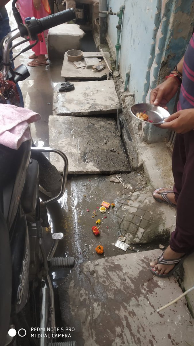 Shubh_am_pandey's tweet image. @AamAadmiParty @ArvindKejriwal @AAPNareshBalyan @balrajsharma 
They have promised in elections ki &quot;Cycle ke sare pahiye barabar kar do&quot; that mean MCD main bhi AAP ko lao.
Aur hua kya hai...?
Ye najara hai Shri Balyan Ji k area Mohan Garden Uttam Nagar Gali No 5 ka..