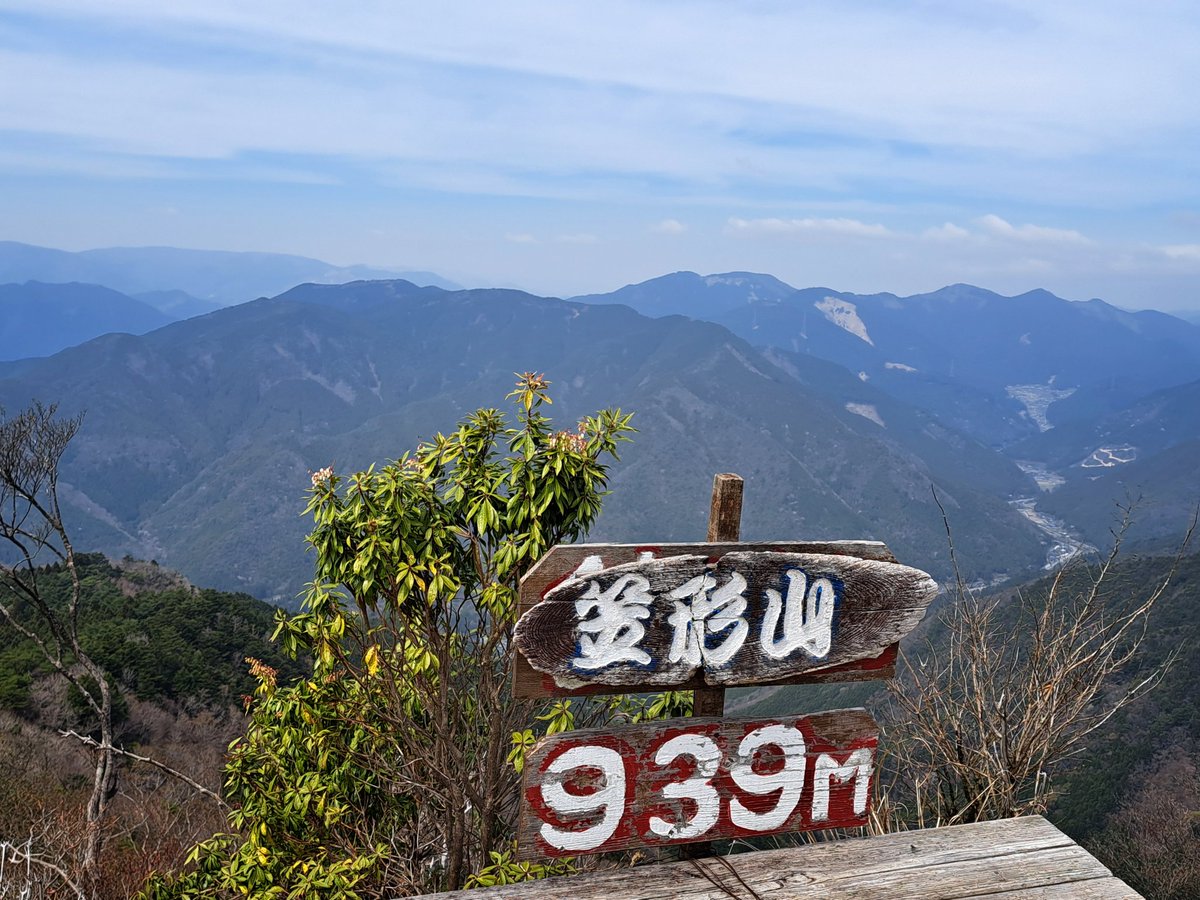 TAMAS331's tweet photo. 昨日 
今年の目標 1000m級の山 をクリア✨✨✨

山友と合同誕生日会ということで 
スペシャル山ごは－ん!! ٩( ᐛ )( ᐖ )۶

山頂でアイスクリームも作っちゃいました🎵 https://t.co/7ukoVLWkRc