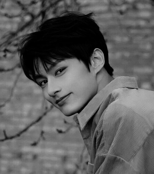 ⠀⠀⠀ 

CIRCA 2017: Di dekatmu, 𝘁𝗮𝗽𝗶 𝗸𝘂𝗷𝗮𝘂𝗵.

⠀⠀⠀