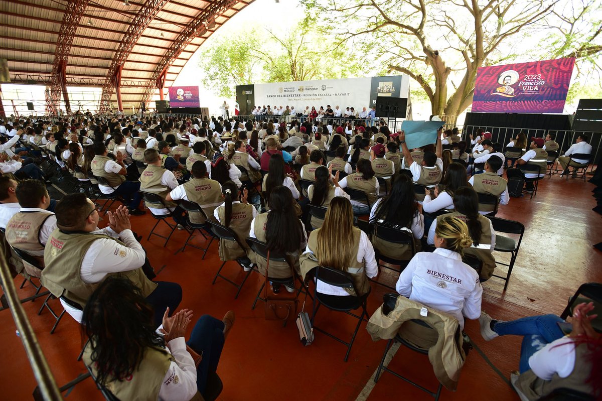 lopezobrador_'s tweet photo. Concluimos encuentros con servidores públicos de las 32 entidades federativas e informo que, de las 2 mil 744 sucursales del Banco del Bienestar, se han edificado 2 mil 138; están en proceso de construcción 553 e iniciarán trabajos en 53 más. Es un avance de 77.92%. 

Ya es el banco más importante de México, con 25 millones de beneficiarios.