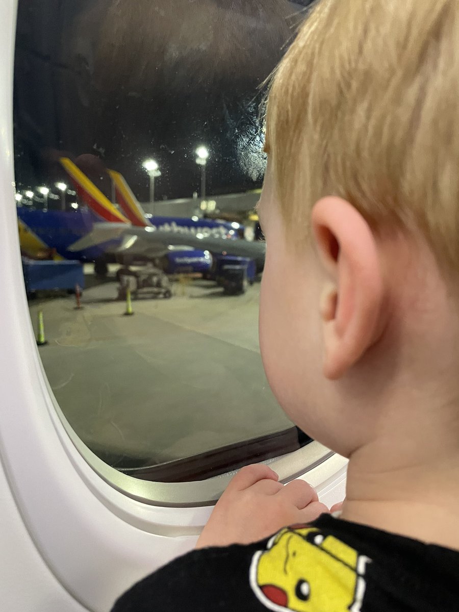 t218williams's tweet photo. @SouthwestAir thanks for another great flight for my little one! #safeinchicago https://t.co/v00kbJbNuV