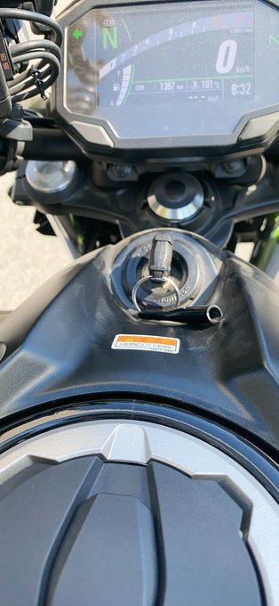 地下车库都是灰 🤧 