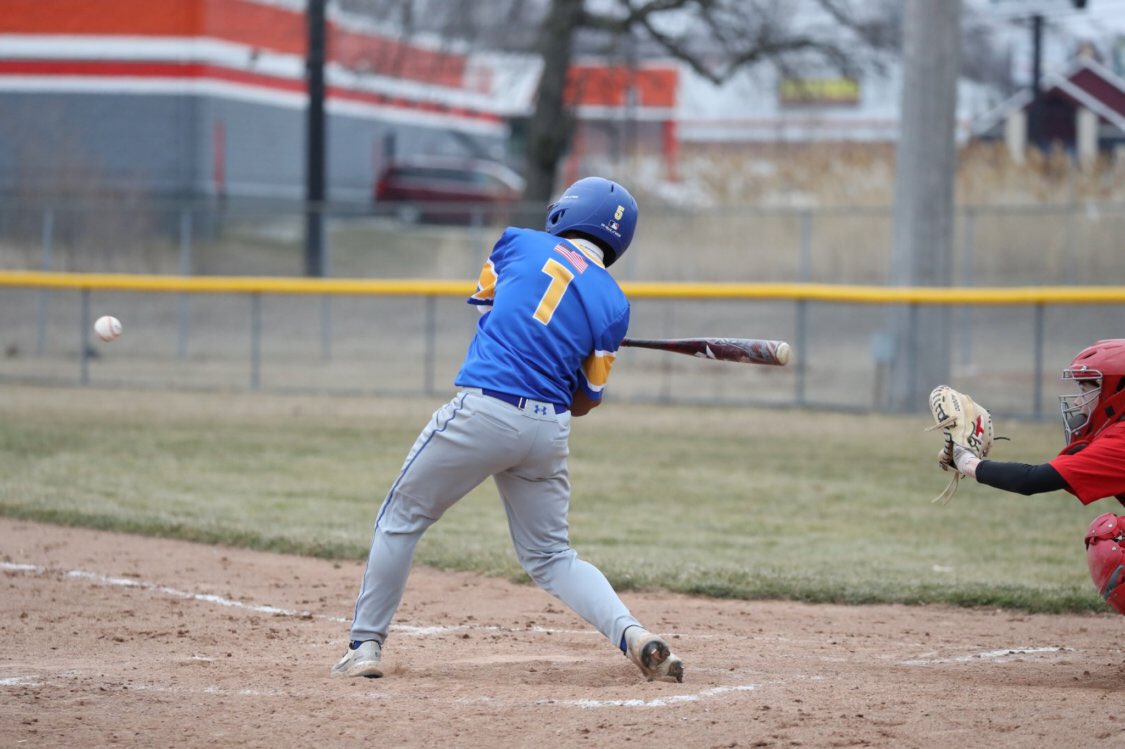 KearsleyBSB's tweet photo. The countdown is finally down to 1. ⏳
#family #compete 

📸: @EthanLivi13 https://t.co/htLXzJxiyZ